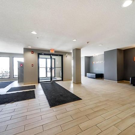 Bright Luxe Condo, Ac, Top Floor, King Bed, Balcony! Edmonton Bagian luar foto